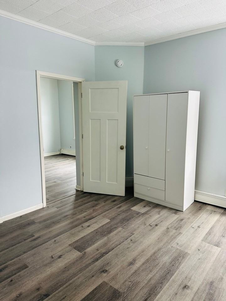 1158 Edgerton St #1 - Photo 3 of 4