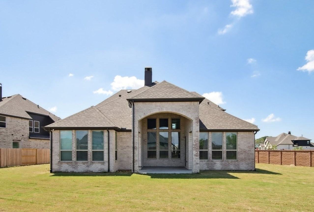 5203 Fremont Dr - Photo 3 of 20
