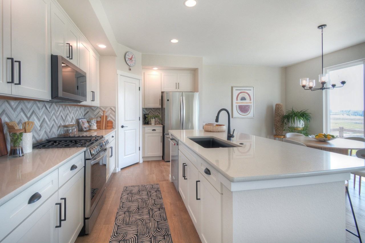 7011 Knapp Dr - Photo 4 of 13