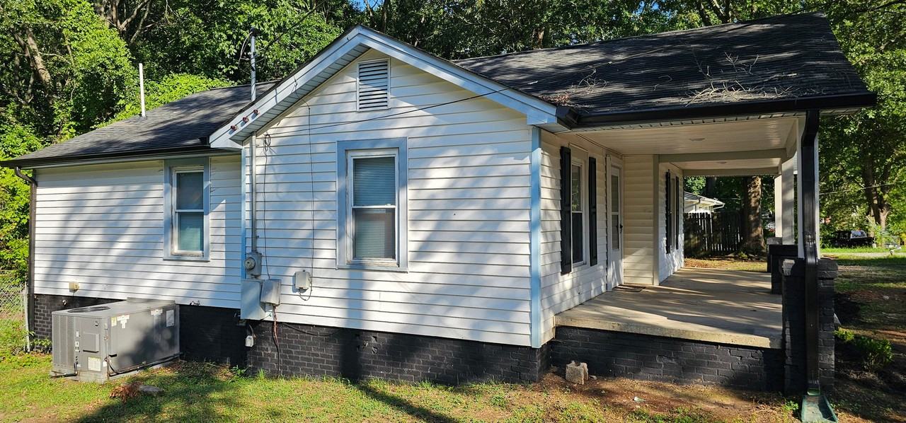 1040 E Circle St - Photo 2 of 20