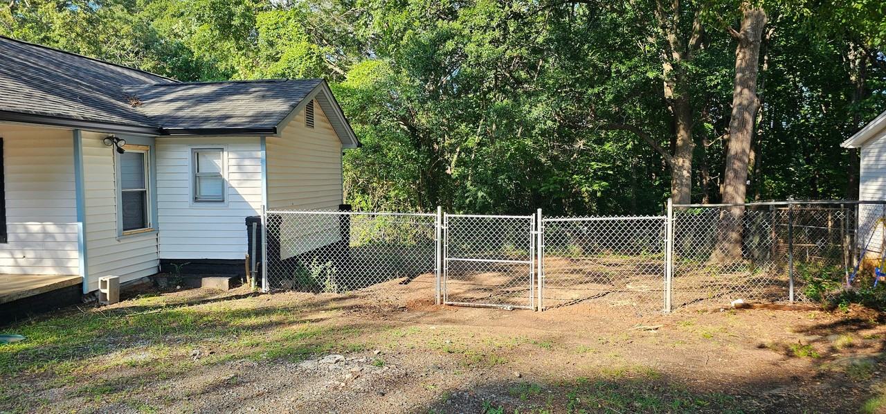 1040 E Circle St - Photo 3 of 20