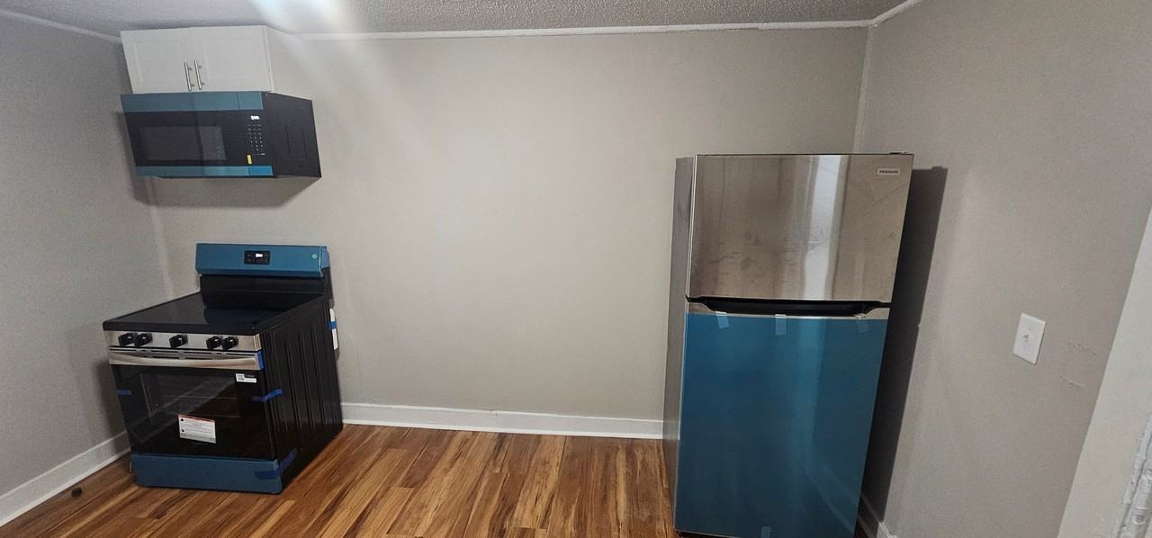 1040 E Circle St - Photo 5 of 20