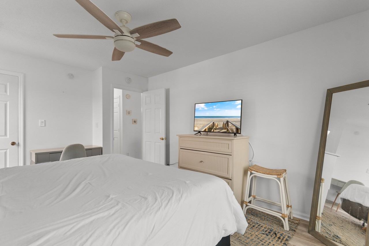 404 22nd Ave N #201 - Photo 2 of 9