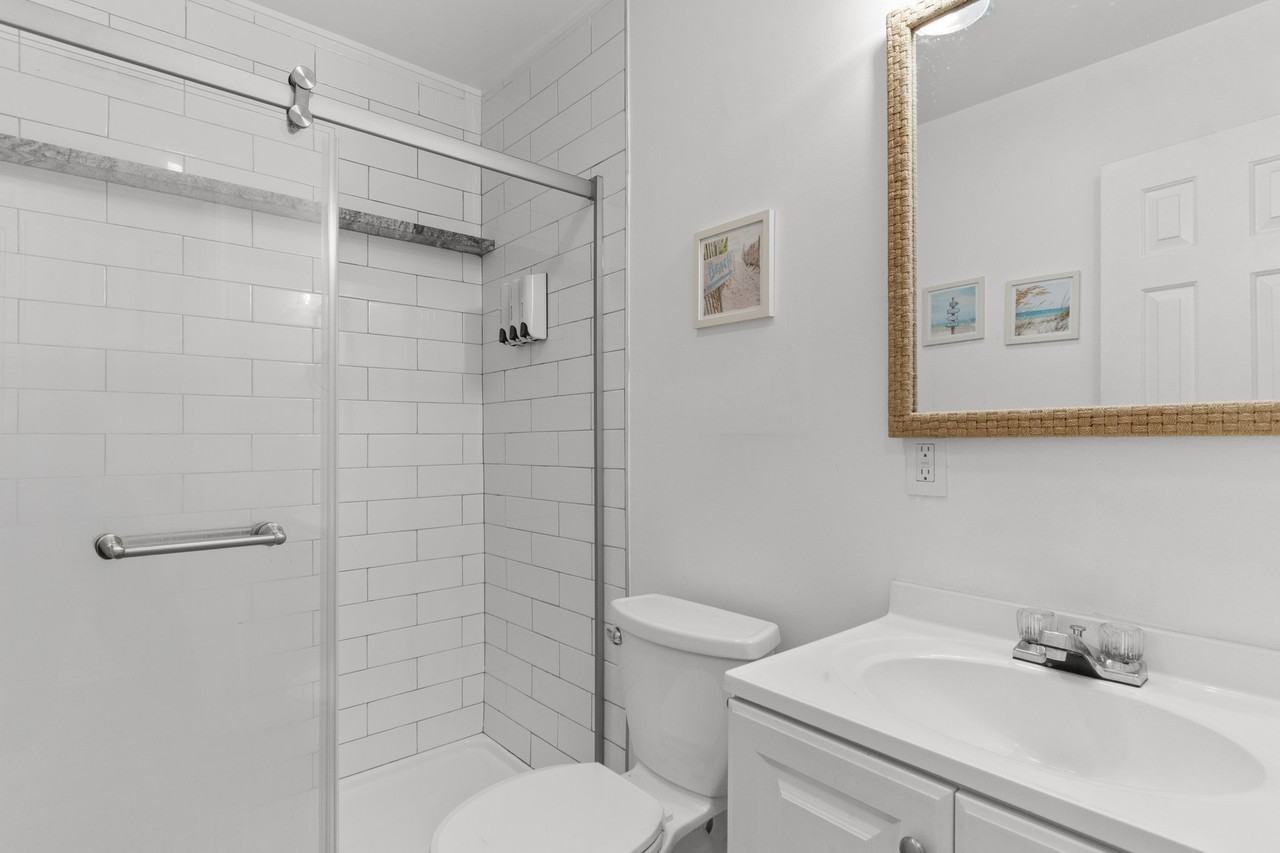 404 22nd Ave N #201 - Photo 3 of 9