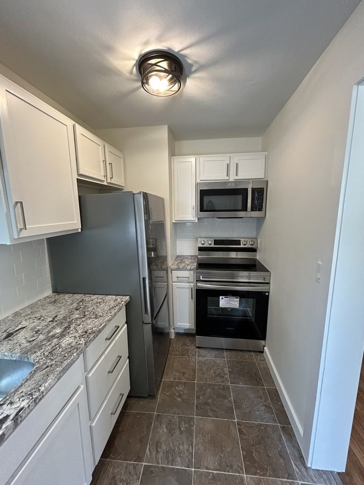 7001 Nw 58th St #1 - Photo 5 of 12