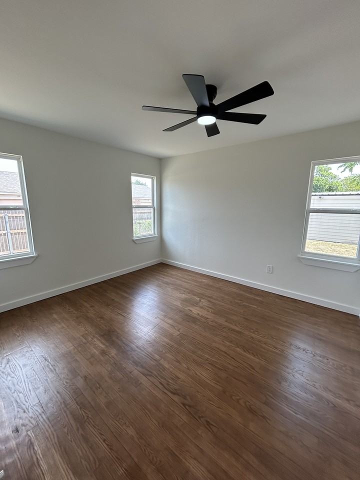 7001 Nw 58th St #1 - Photo 7 of 12