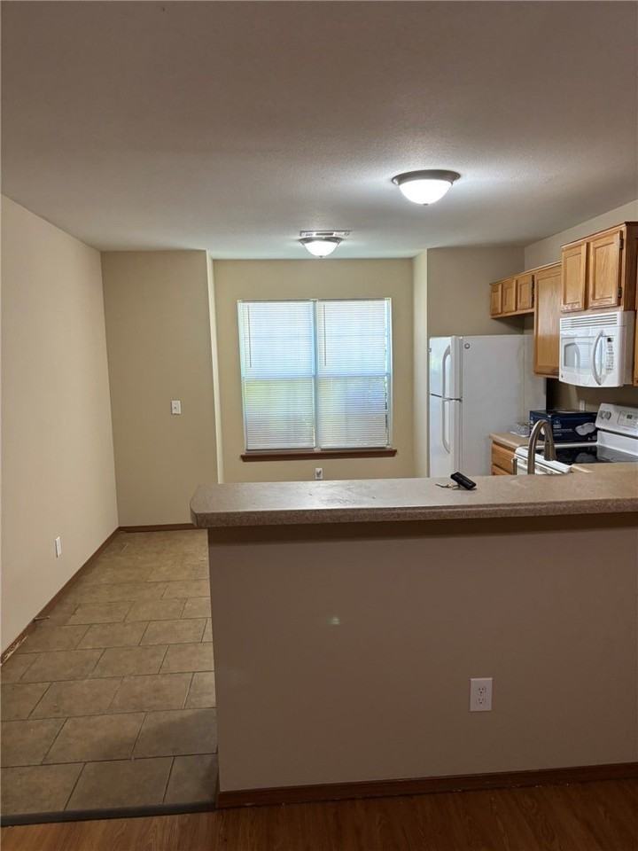 1202 Sw Quartz Rd #1 - Photo 3 of 13