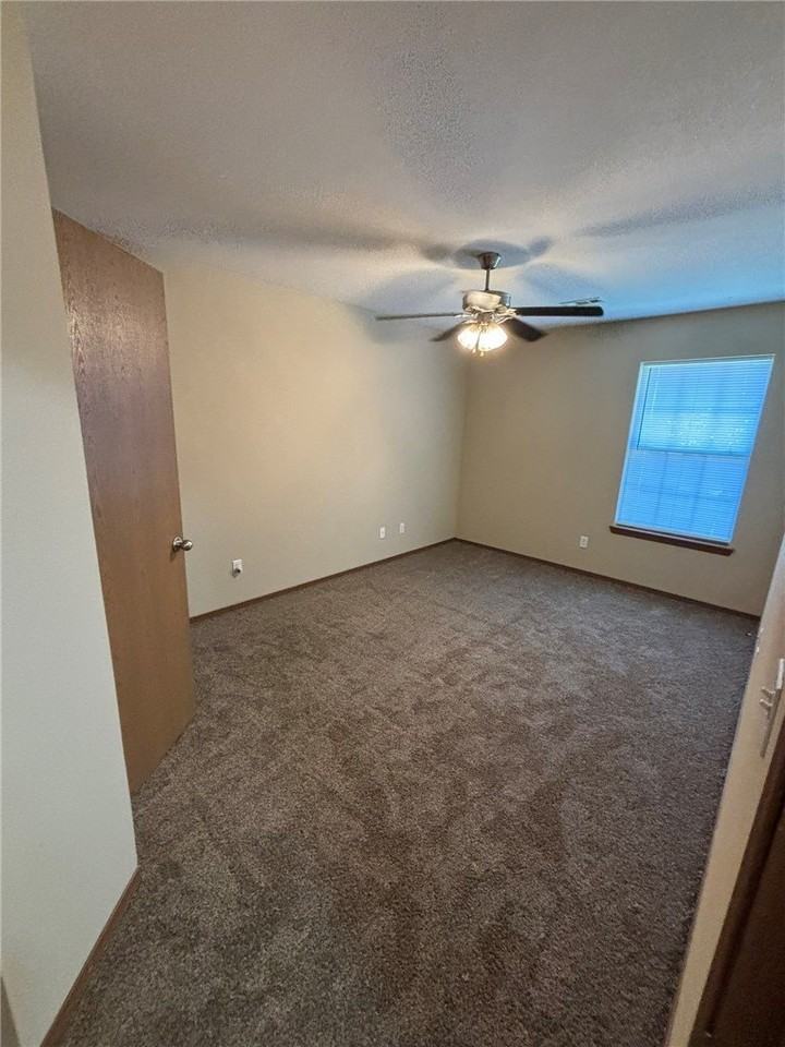 1202 Sw Quartz Rd #1 - Photo 5 of 13