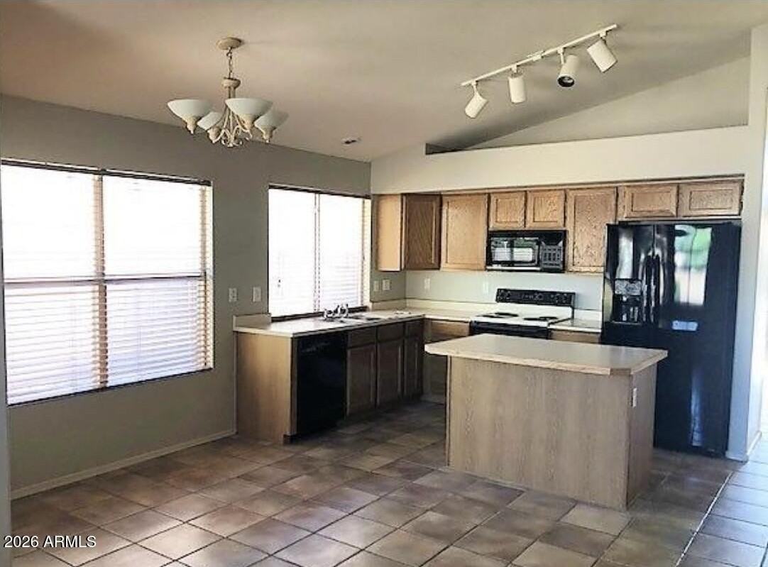 150 S Cobblestone Dr - Photo 4 of 10