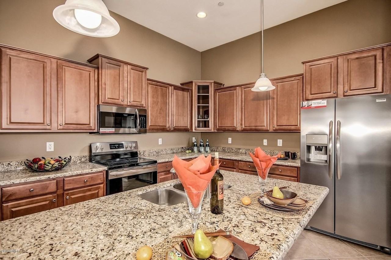13505 W Catalina Dr - Photo 4 of 19
