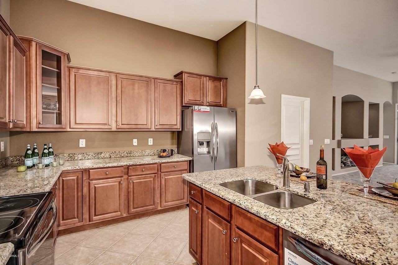 13505 W Catalina Dr - Photo 5 of 19