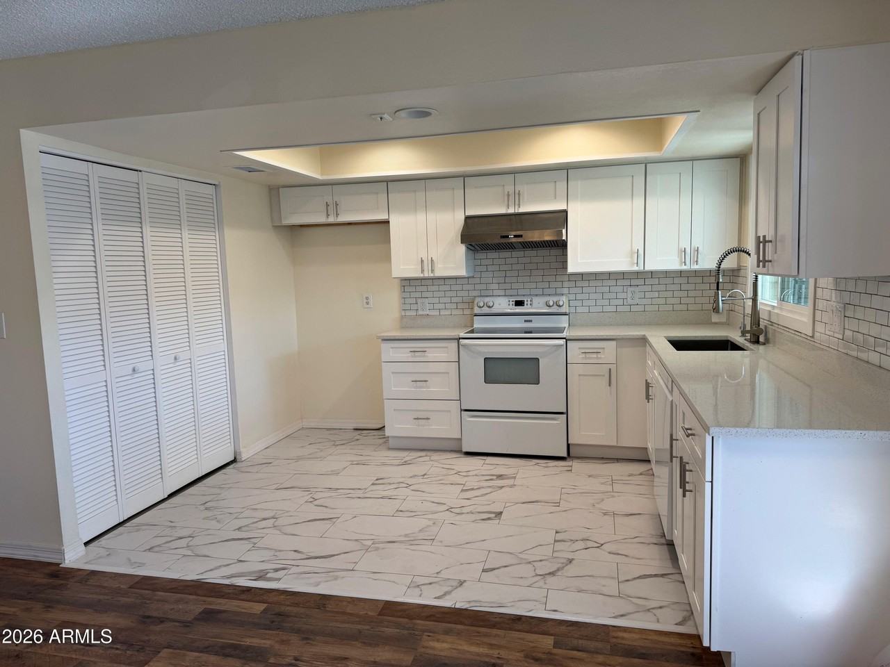 1657 W Hazelwood St - Photo 3 of 13