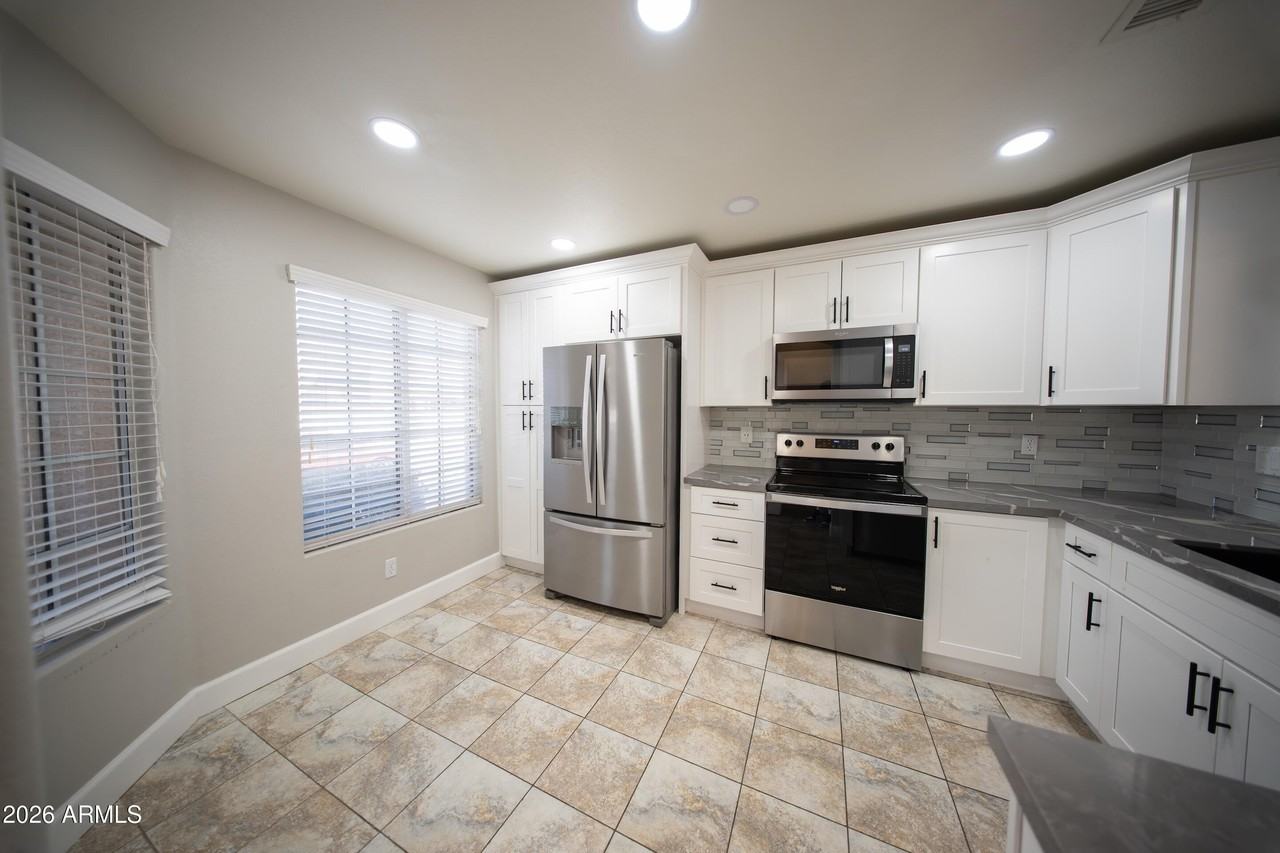 1118 S Surfside Dr - Photo 3 of 34