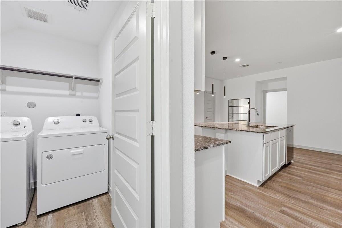 7785 Windcastle Dr - Photo 3 of 15