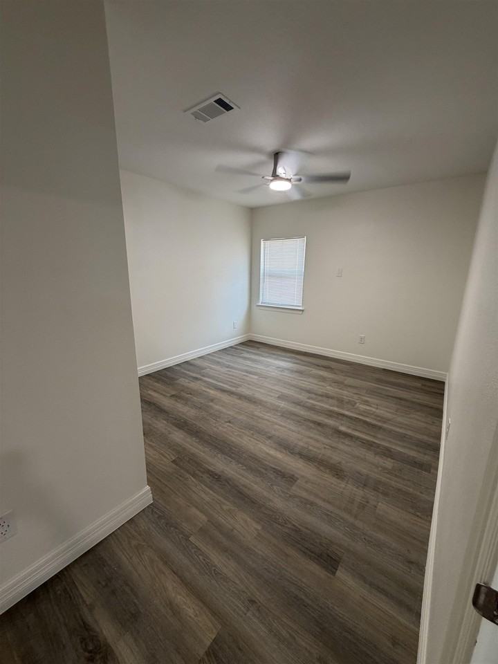 3186 Merriman St - Photo 7 of 11