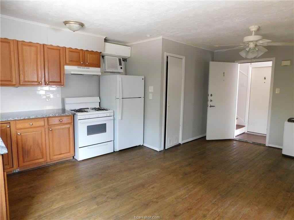 1014 E 23rd St - Photo 3 of 19