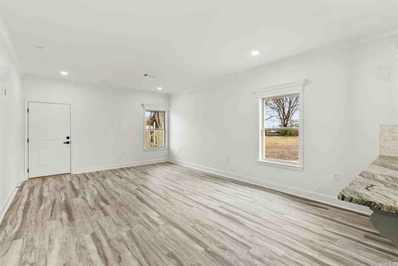 1705 N 2nd - Photo 3 of 13