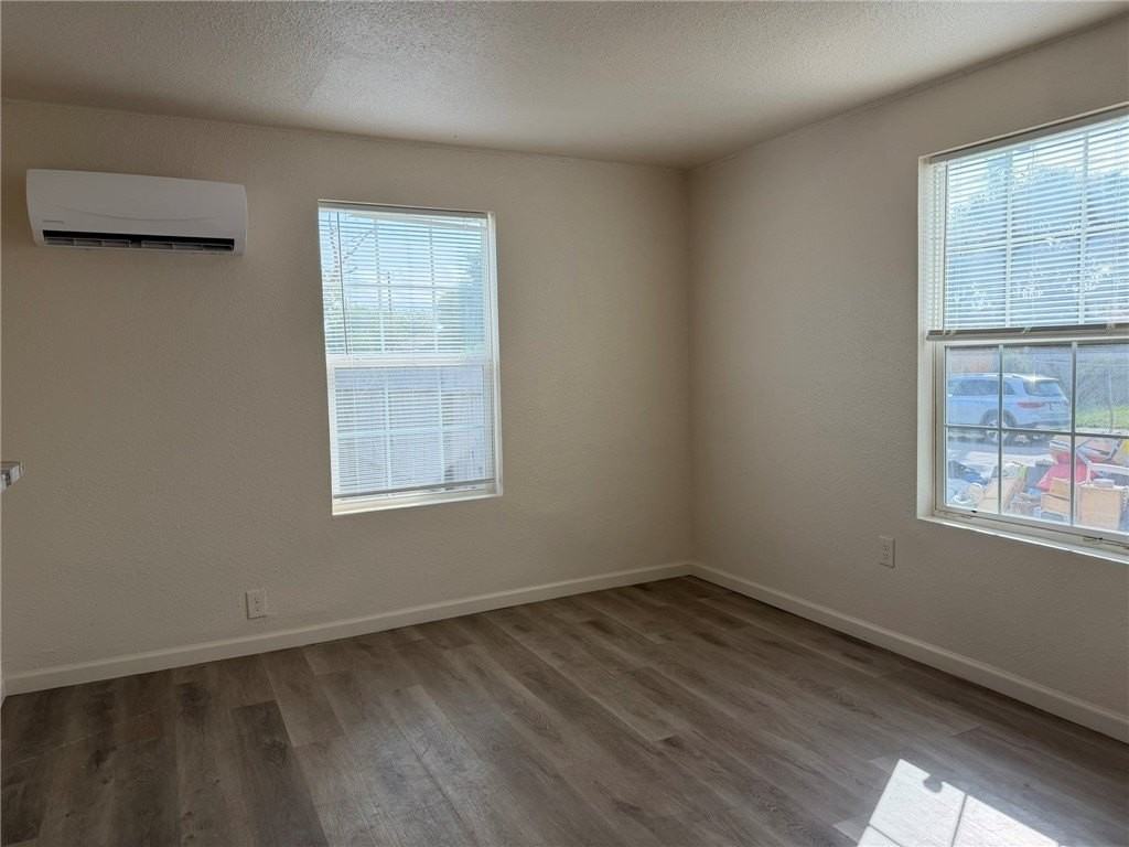 3126 Naples St - Photo 4 of 9