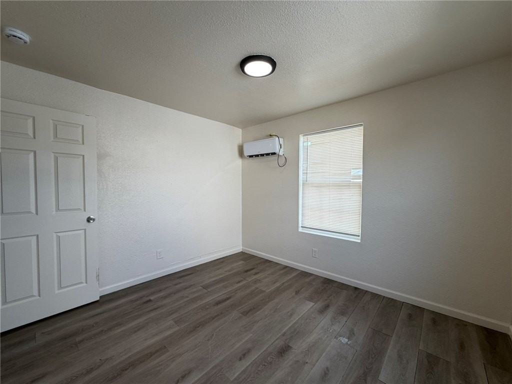 3126 Naples St - Photo 7 of 9