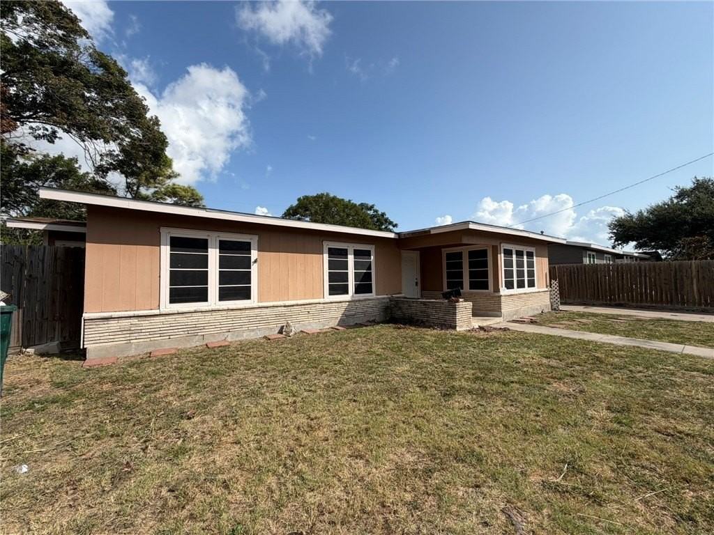 1545 Lea Ln - Photo 2 of 16