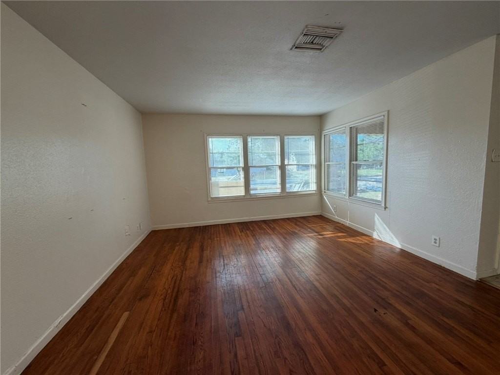 1545 Lea Ln - Photo 3 of 16