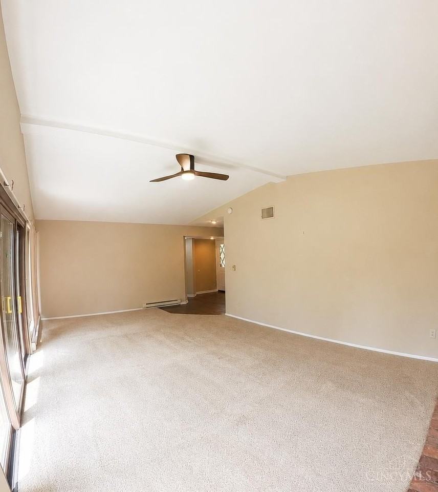 201 Oakhill Dr - Photo 3 of 21