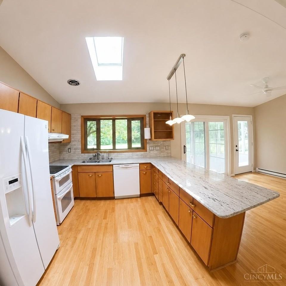 201 Oakhill Dr - Photo 6 of 21