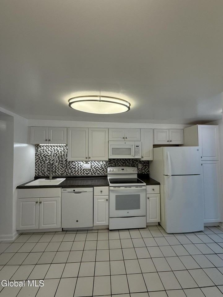 31 Elm St - Photo 7 of 15