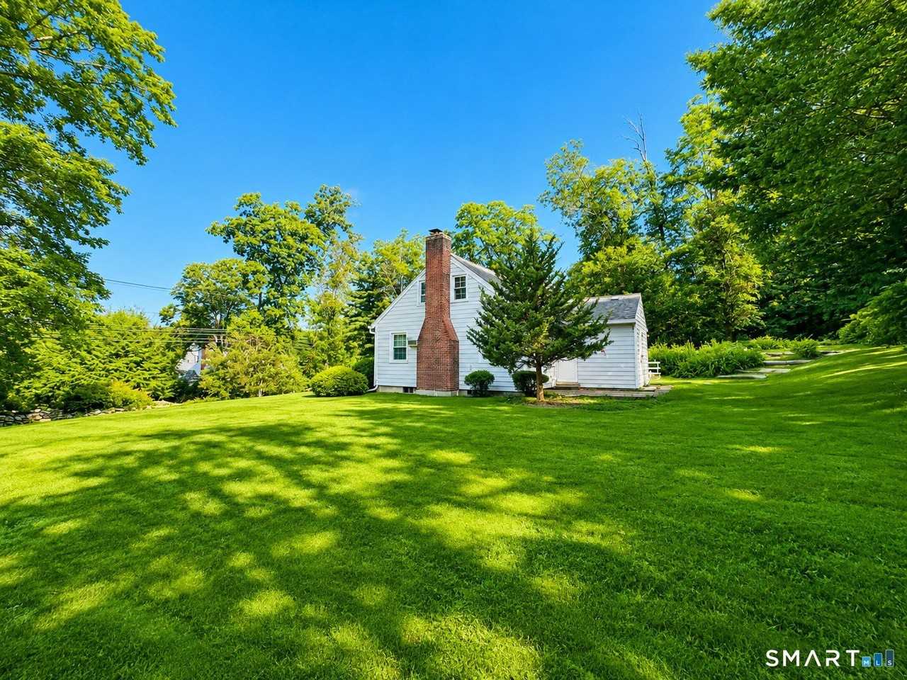 37 Weed St - Photo 2 of 19