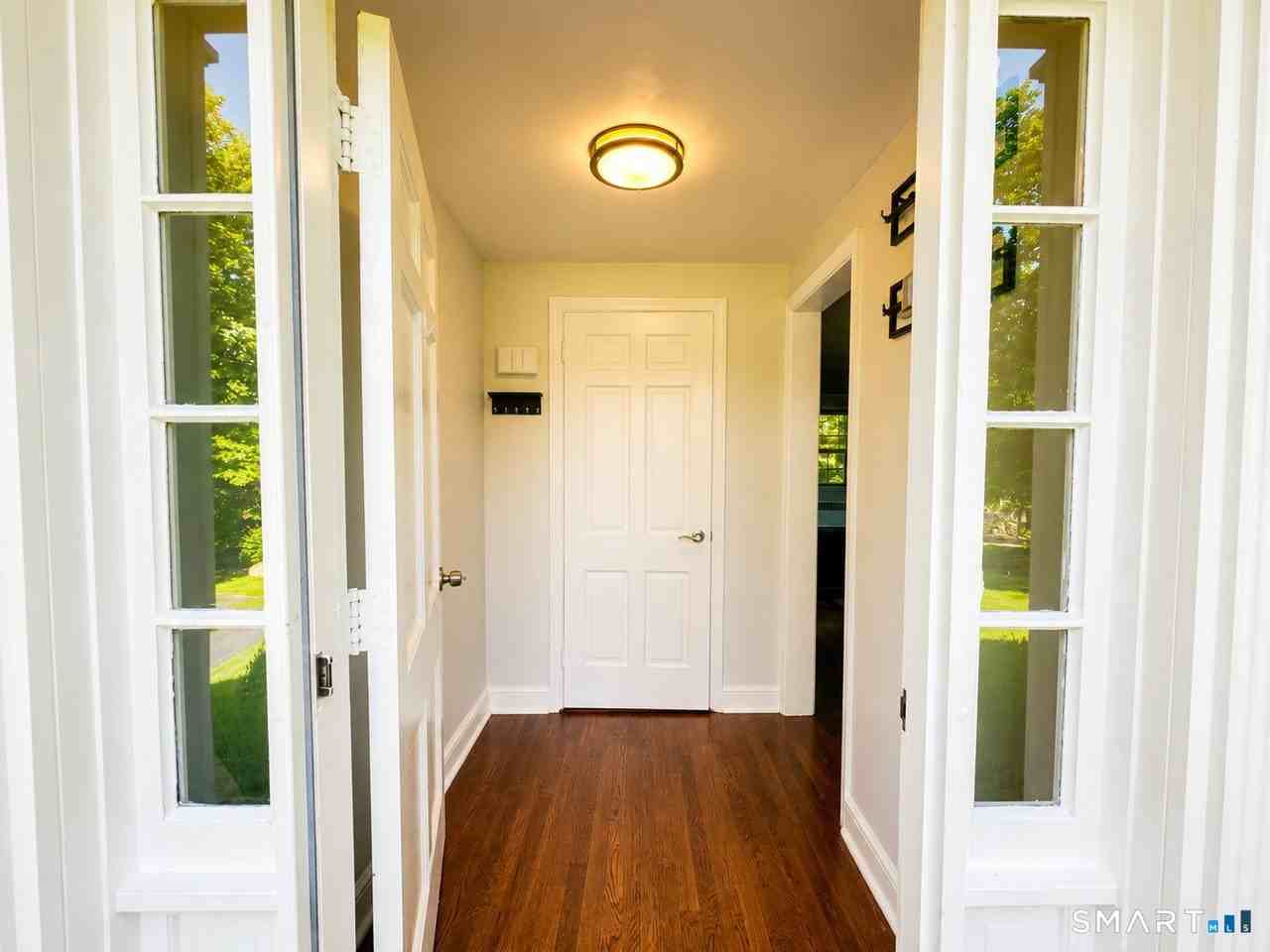 37 Weed St - Photo 7 of 19