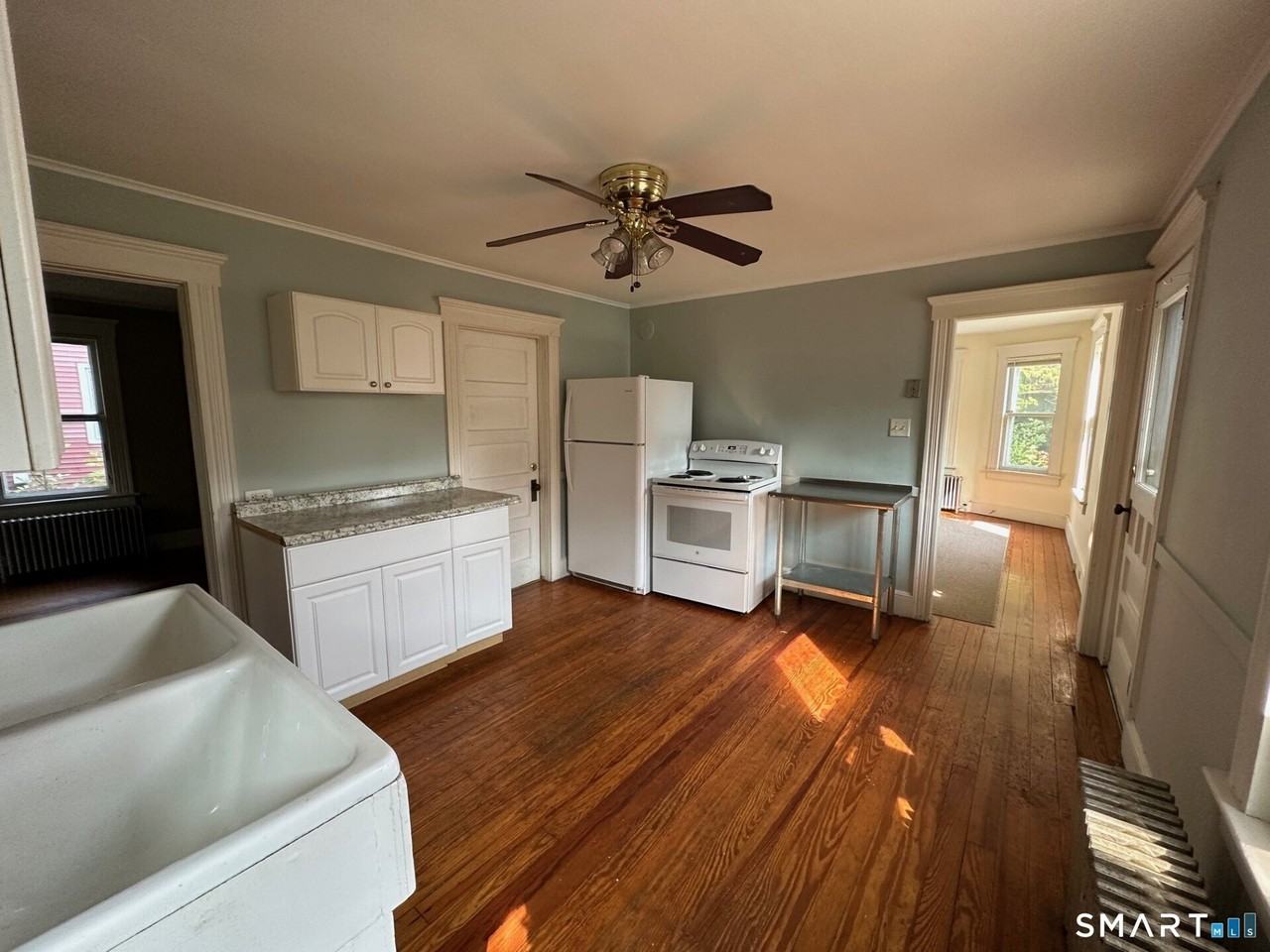 24 Donahue Pl - Photo 2 of 9