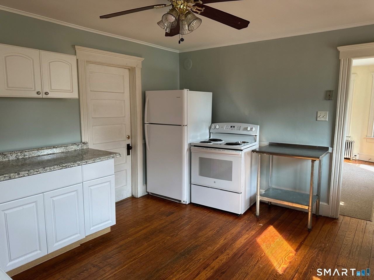 24 Donahue Pl - Photo 5 of 9