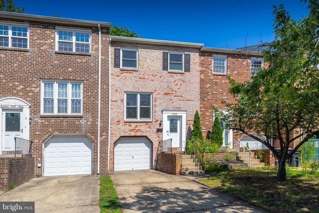 1445 Boxwood Dr - Photo 3 of 18