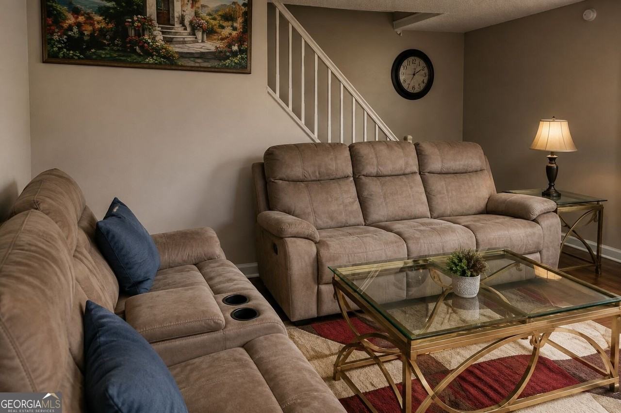 3168 Nectarine Cir - Photo 2 of 9