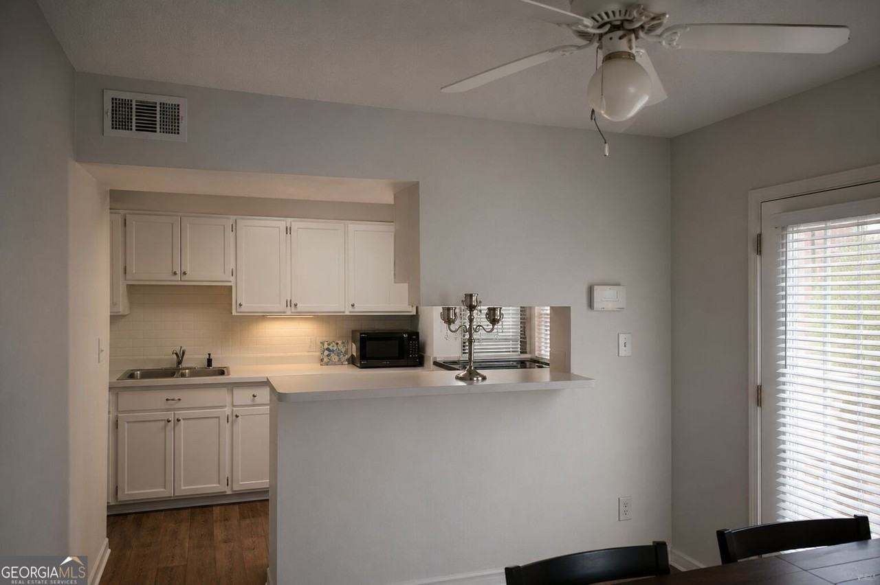 3168 Nectarine Cir - Photo 4 of 9