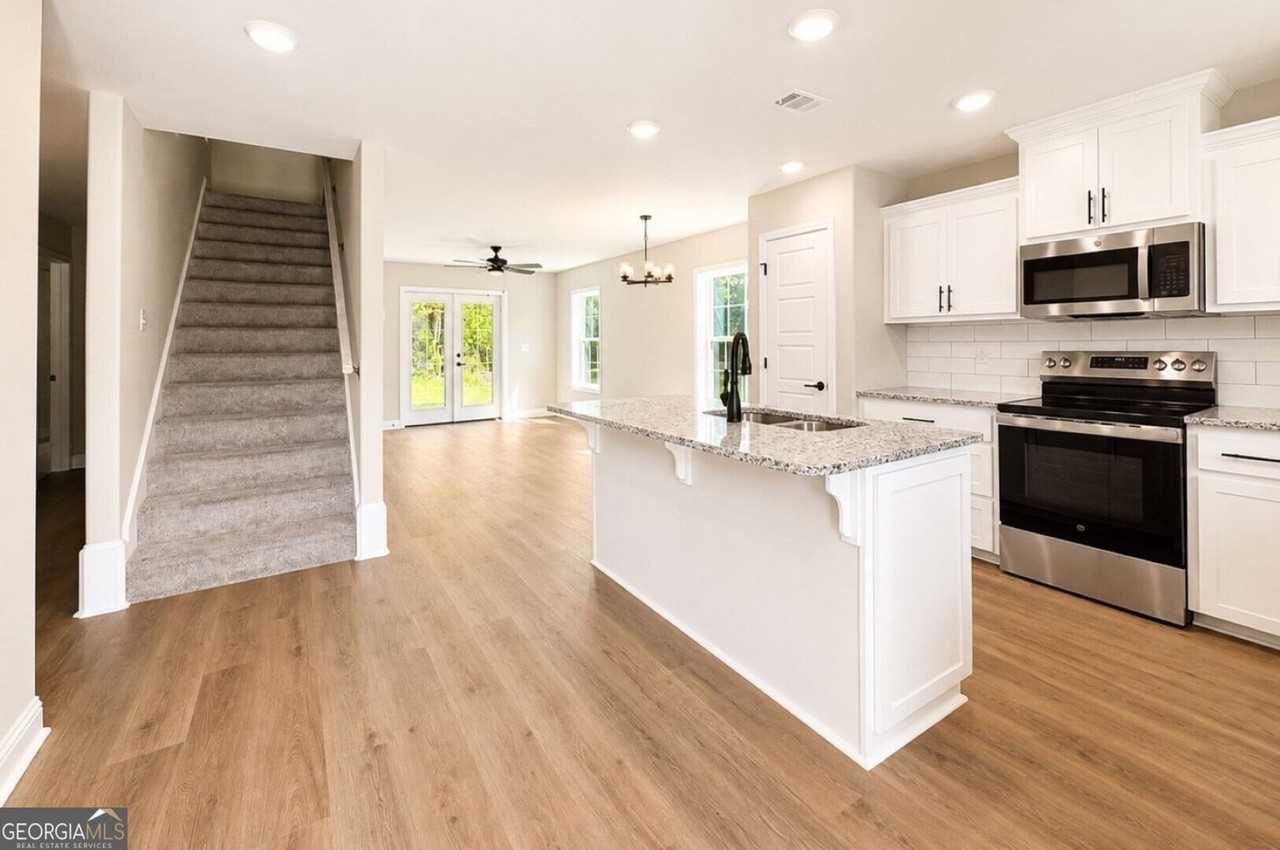 411 Madison Ave - Photo 3 of 48