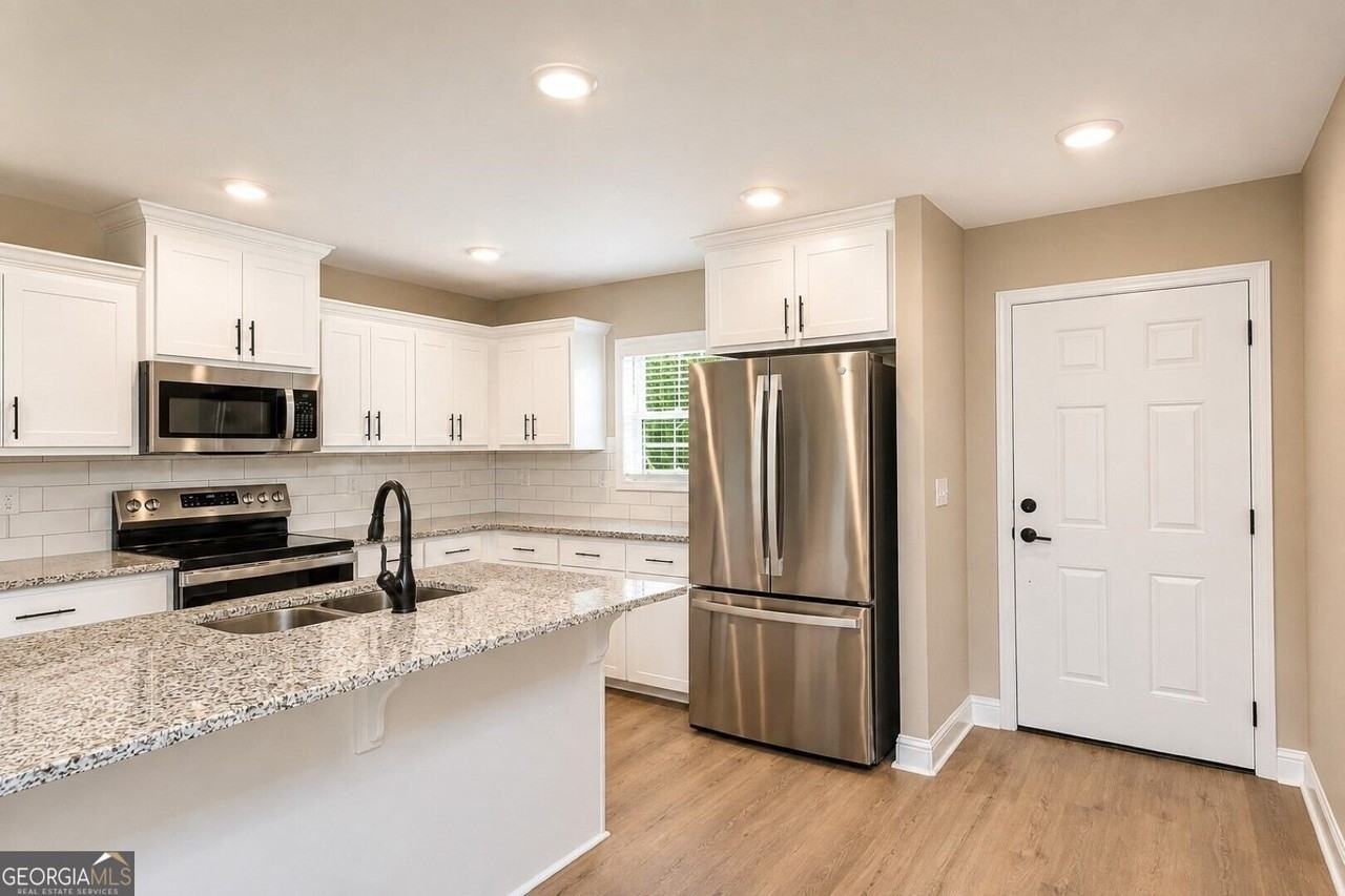 411 Madison Ave - Photo 5 of 48
