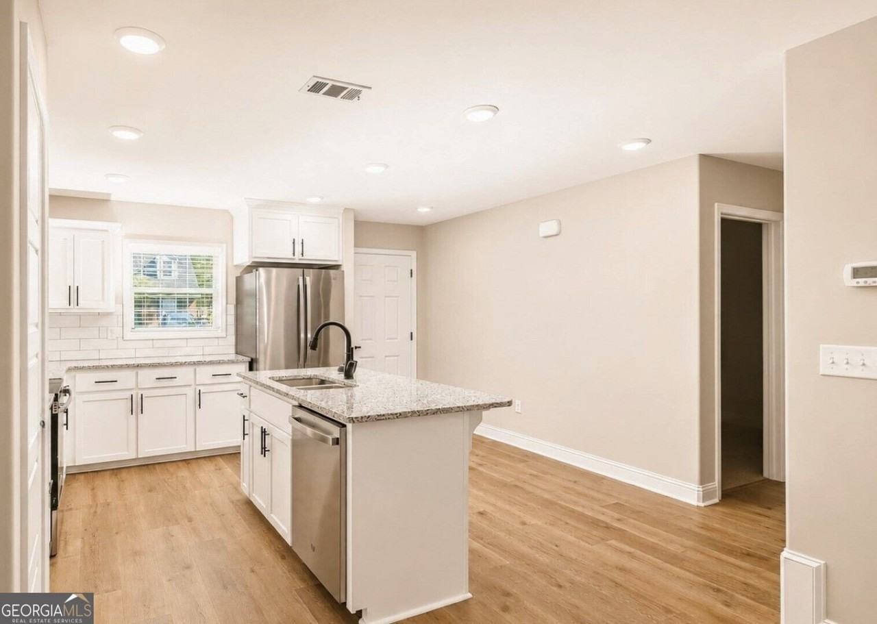 411 Madison Ave - Photo 7 of 48