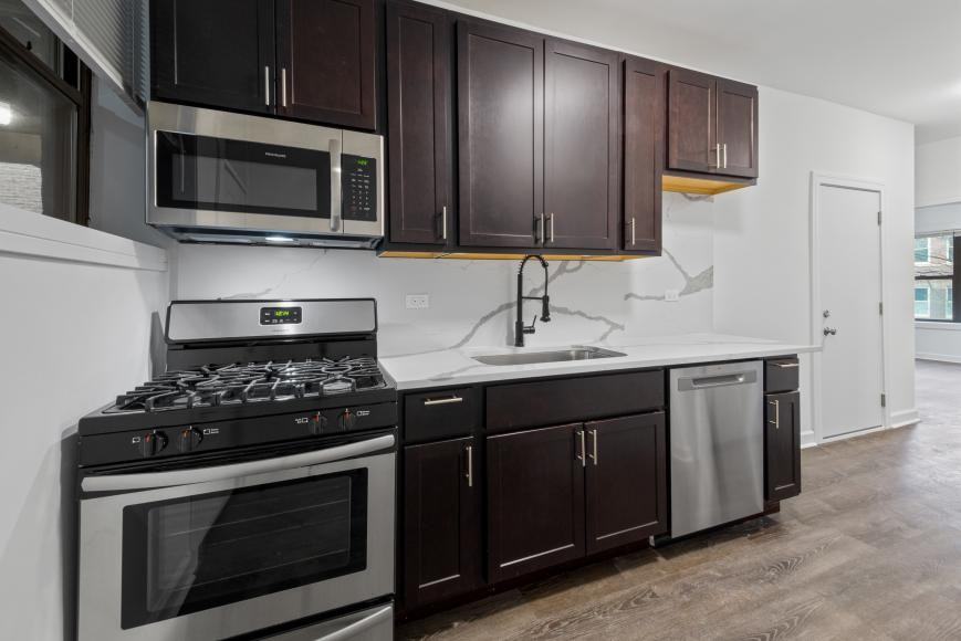 1904 N Whipple St - Photo 2 of 10