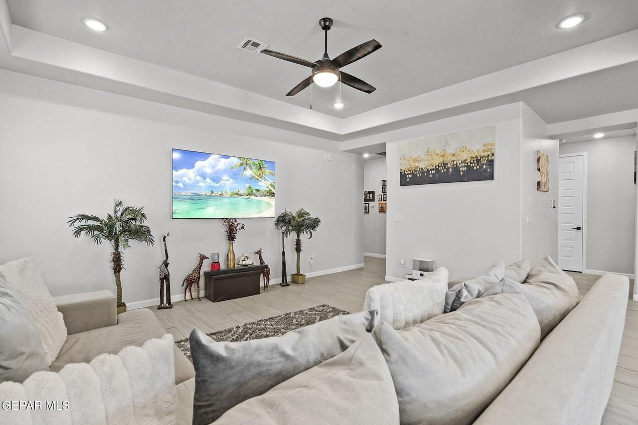 257 Staffs Way - Photo 7 of 40