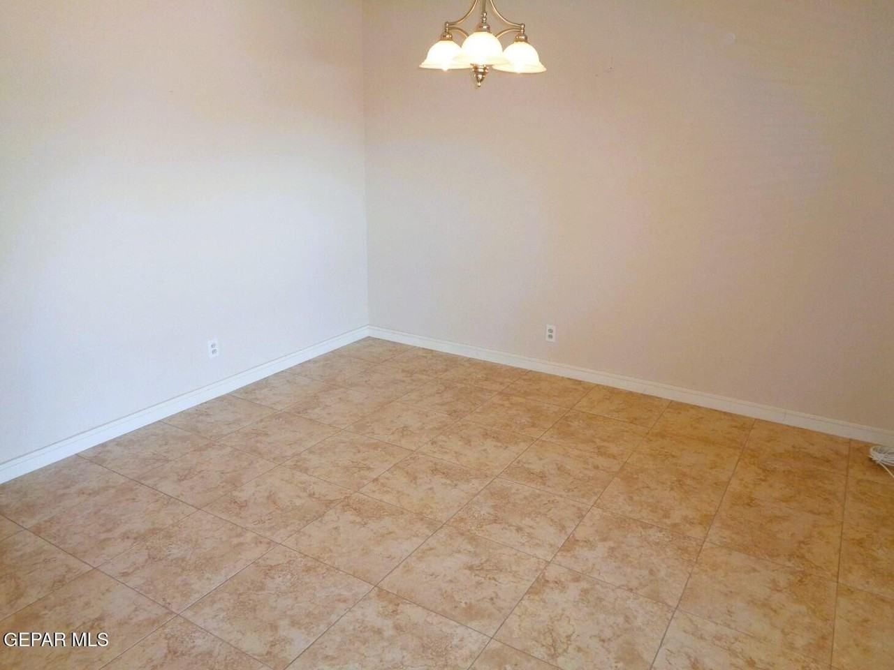 621 Westview Ave - Photo 7 of 25