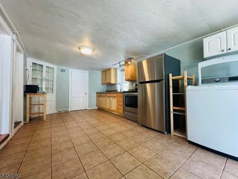 27 Hibernia Ave #27 - Photo 7 of 19