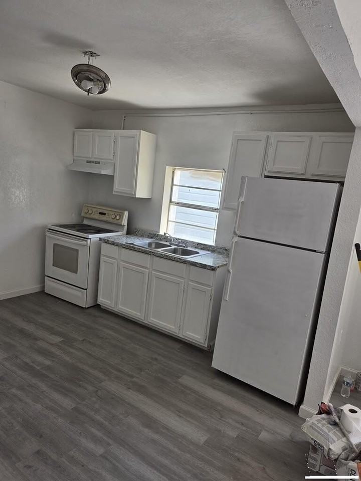 1657 Harvard Ave #B - Photo 2 of 8