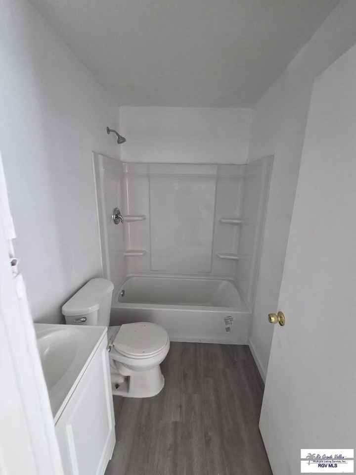 1657 Harvard Ave #B - Photo 5 of 8