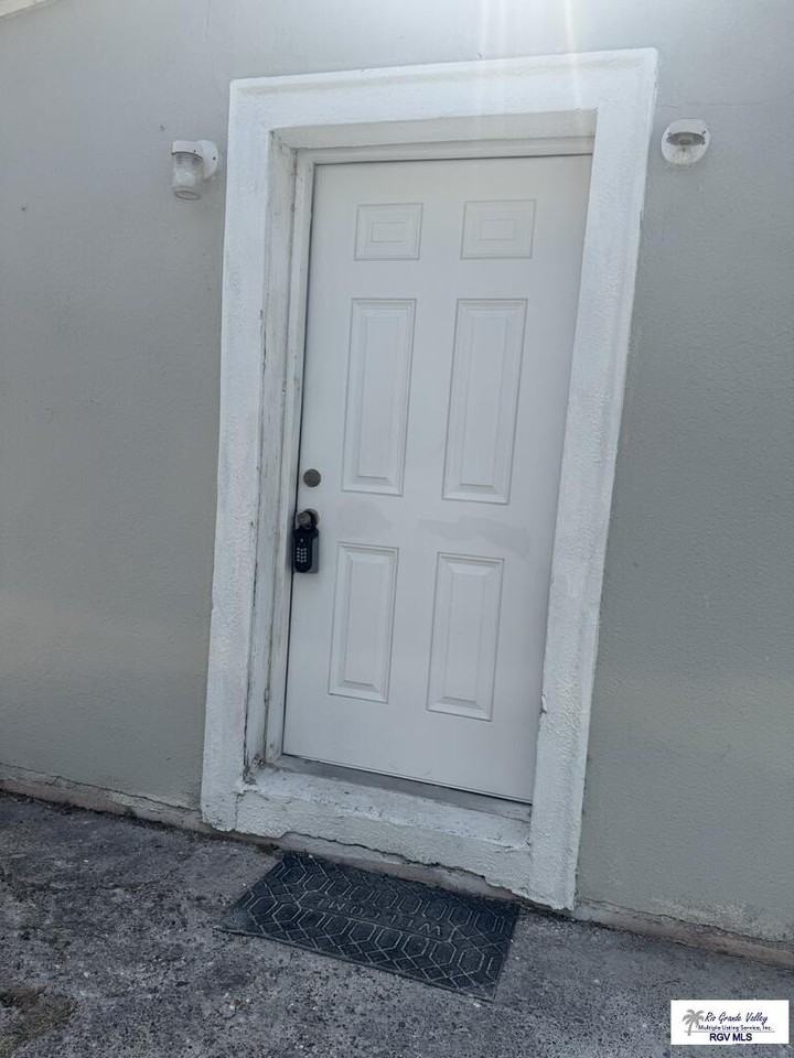 1657 Harvard Ave #B - Photo 7 of 8
