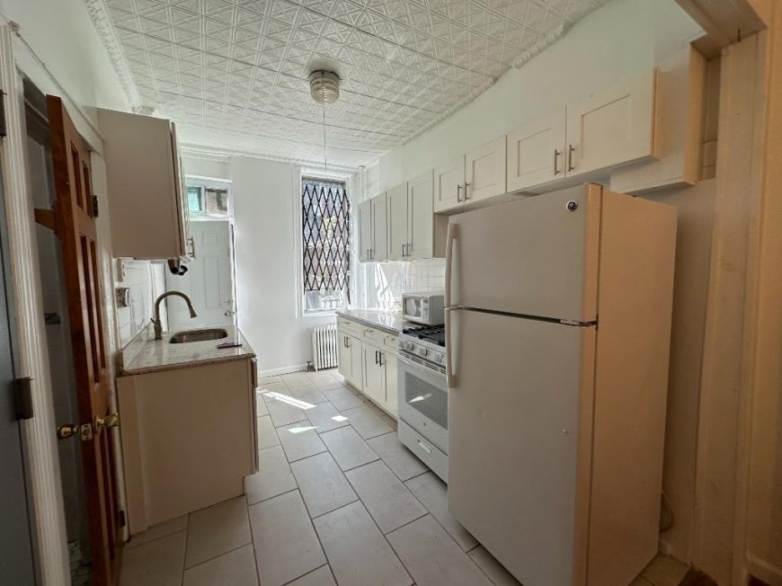 223 Van Brunt St - Photo 2 of 10