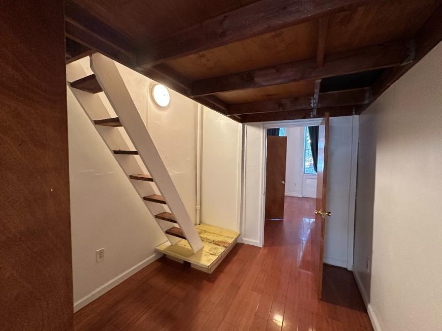 223 Van Brunt St - Photo 5 of 10