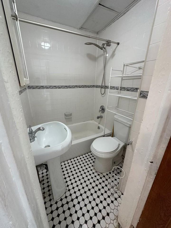 223 Van Brunt St - Photo 6 of 10