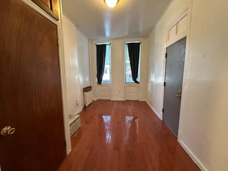 223 Van Brunt St - Photo 7 of 10