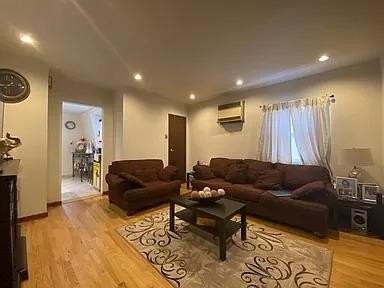 17 E 50th St #2 - Photo 2 of 9